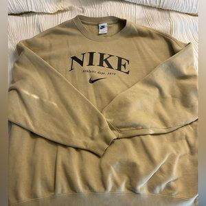 OVERSIZED NIKE CREW